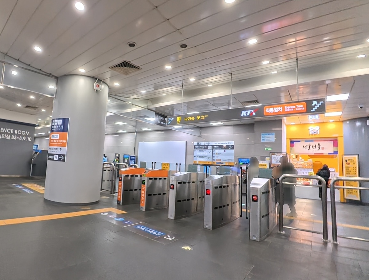 ソウル駅 AREX改札 筆者撮影(ふみろん)
