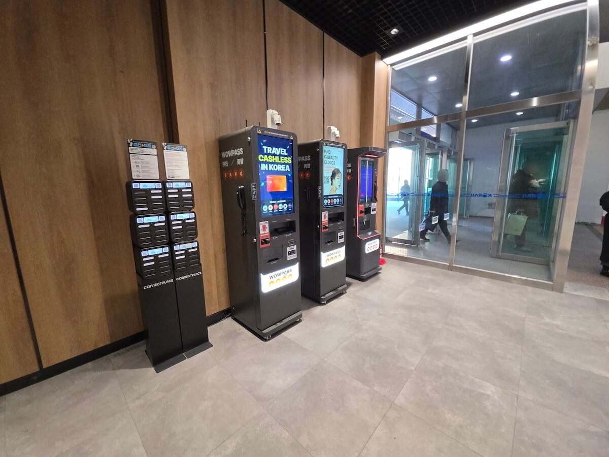ソウル駅（2階待合室） WOWPASS機械 筆者撮影(ふみろん) 