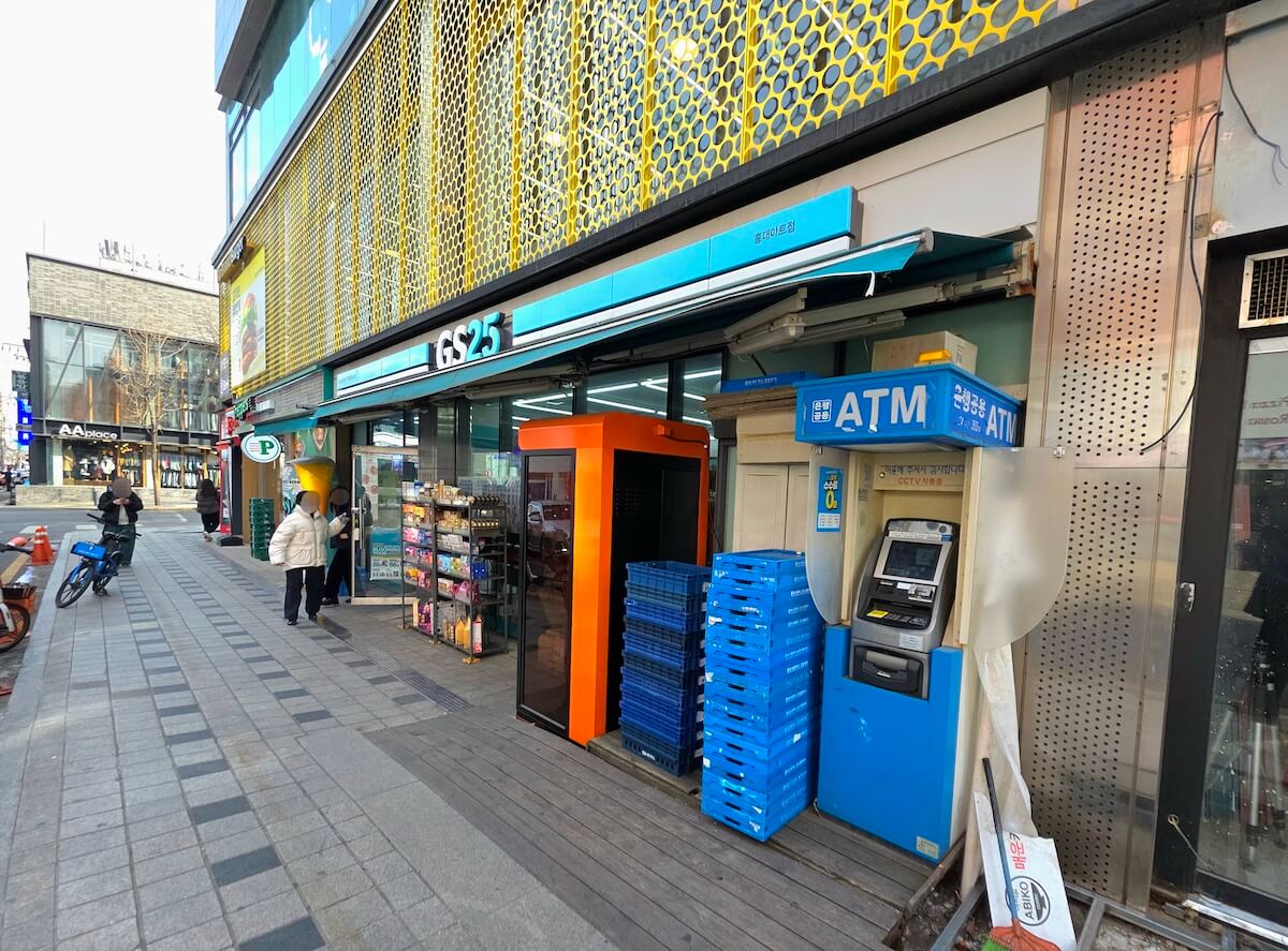 GS25 弘大アート店 WOWPASS機械 筆者撮影(ふみろん)